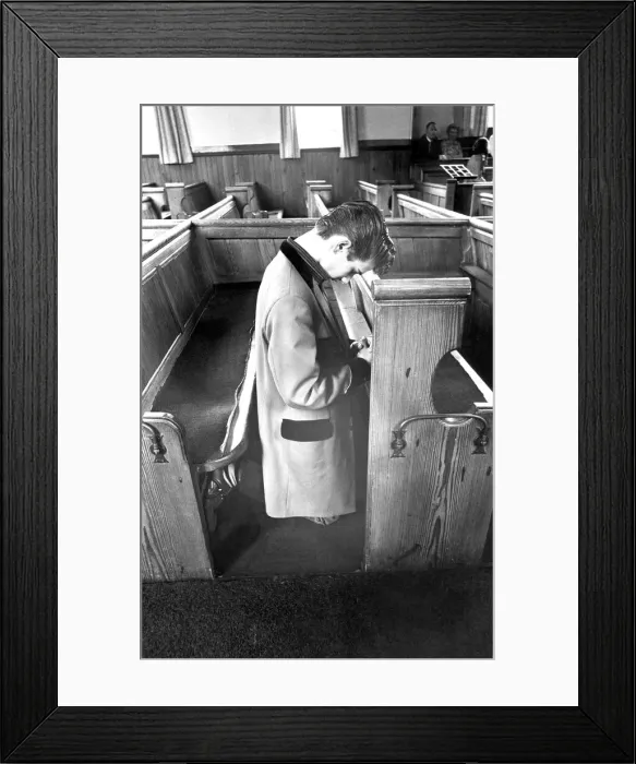 Framed Print : A moment of quiet comtemplation after the Elvis memorial service Framed Print : A moment of quiet comtemplation after the Elvis memorial service