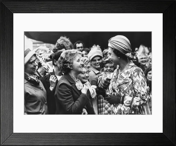 Framed Print : Queen Elizabeth II chatting to Geordie housewives during her visit to Newcastle 1st Framed Print : Queen Elizabeth II chatting to Geordie housewives during her visit to Newcastle 1st