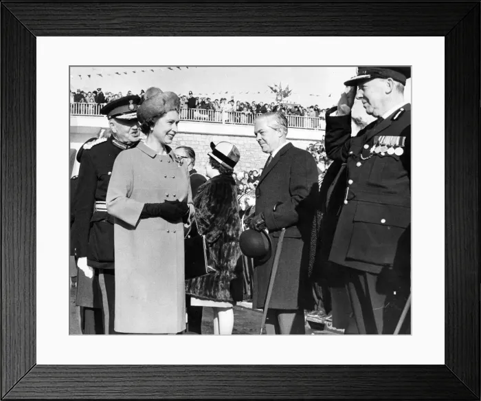 Framed Print : Queen Elizabeth II and Prince Philip officially opens the Tyne Tunnel