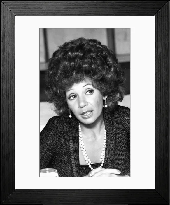 Framed Print : Singer Shirley Bassey. 15 / 09 / 75 Framed Print : Singer Shirley Bassey. 15 / 09 / 75