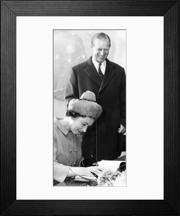 Framed Print : Queen Elizabeth II and Prince Philip officially opens the Tyne Tunnel