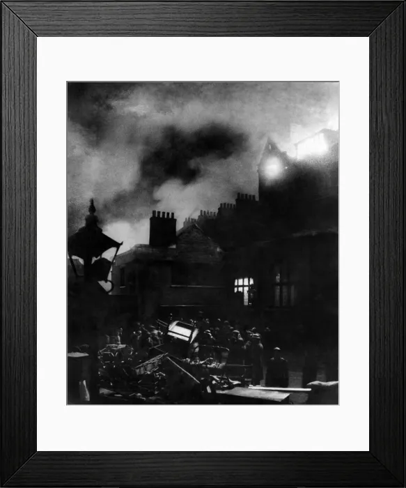 Framed Print : Tip and run raid. Removing furniture from buildings which are blazing at Marylebone Framed Print : Tip and run raid. Removing furniture from buildings which are blazing at Marylebone