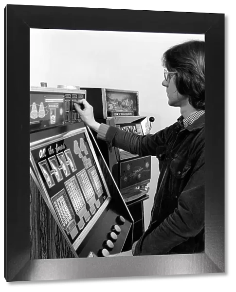 Fruit machines  /  Arcades  /  Amusements  /  Gambling. January 1975 75-00158