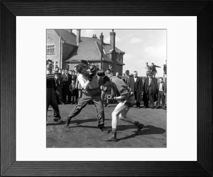 Framed Print : Prize fights with a stake of a £100 stage outside a lonely West Yorkshire moorside Framed Print : Prize fights with a stake of a £100 stage outside a lonely West Yorkshire moorside