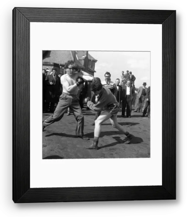 Framed Print : Prize fights with a stake of a £100 stage outside a lonely West Yorkshire moorside Framed Print : Prize fights with a stake of a £100 stage outside a lonely West Yorkshire moorside