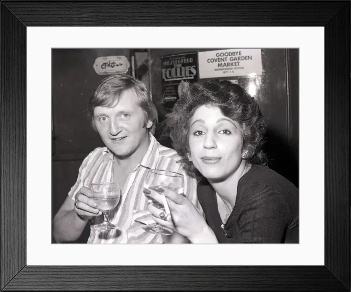 Framed Print : Covent Garden Pub A couple enjoying a drink in a Covent Garden pub. Circa 1975 Framed Print : Covent Garden Pub A couple enjoying a drink in a Covent Garden pub. Circa 1975
