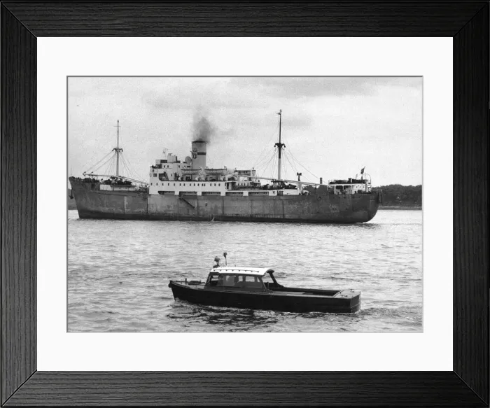 Framed Print : The Polish Steamer Jaroslaw Dabrowski leaves Galleon