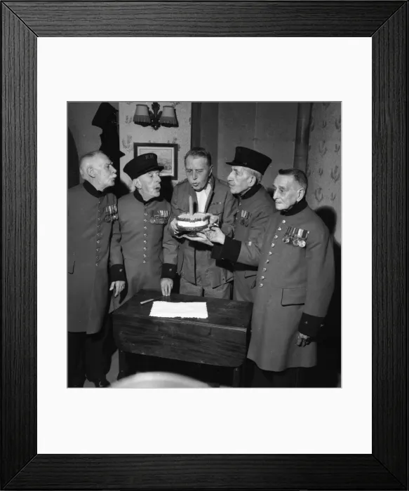 Framed Print : A E Matthews shares hs birthday cake with Chelsea Pensioners 1954 Framed Print : A E Matthews shares hs birthday cake with Chelsea Pensioners 1954