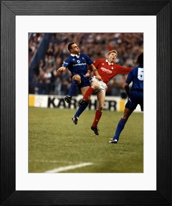 Framed Print : Vinnie Jones Footballer playing for Chelsea Framed Print : Vinnie Jones Footballer playing for Chelsea