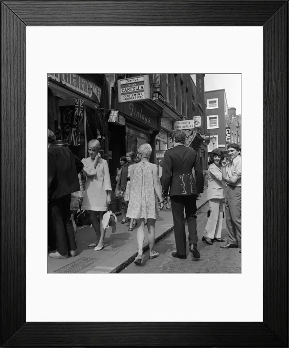 Framed Print : London views Carnaby Street, July 1967 Shopping crowd scene Framed Print : London views Carnaby Street, July 1967 Shopping crowd scene