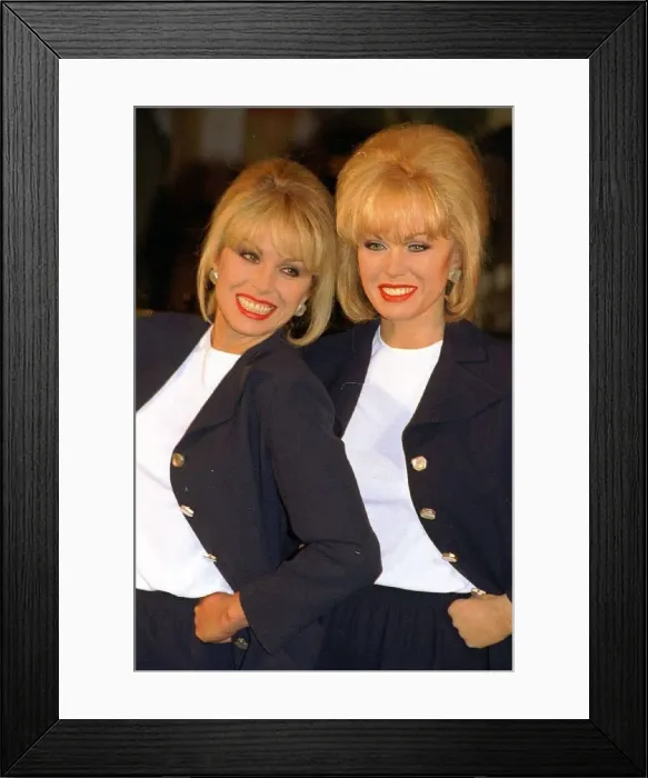 Framed Print : Joanna Lumley with wax dummy at Madame Tussauds Framed Print : Joanna Lumley with wax dummy at Madame Tussauds