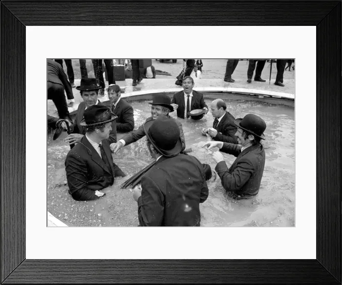 Framed Print : Bowler hatted gents at the Sceptic money pool. June 1969 Z06342-004 Framed Print : Bowler hatted gents at the Sceptic money pool. June 1969 Z06342-004