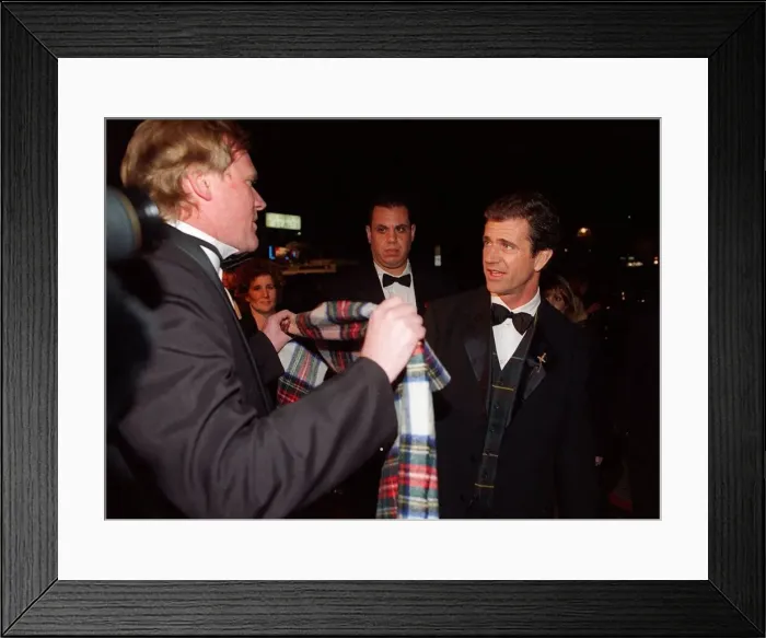 Framed Print : Bob Shields Daily Record journalist gives his tartan scarf to Mel Gibson after the Oscar Framed Print : Bob Shields Daily Record journalist gives his tartan scarf to Mel Gibson after the Oscar