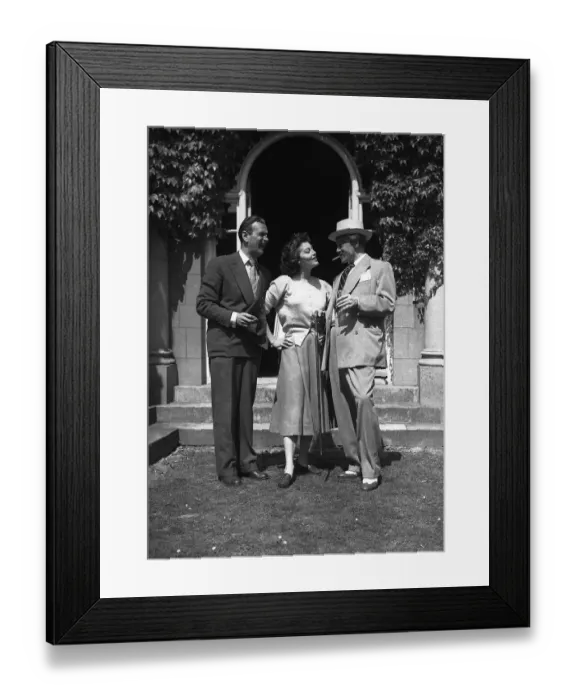 Framed Print : Ava Gardner and Nigel Patrick at Pinewood Studios where they have been working in
