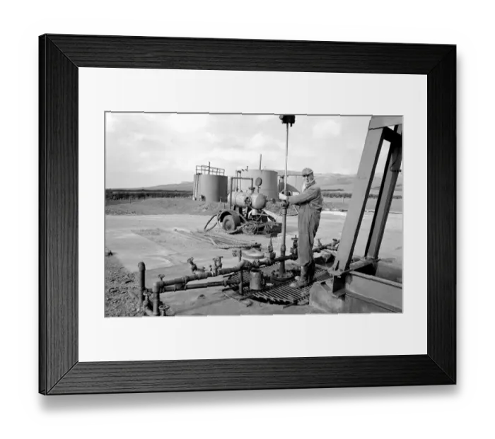 Framed Print : Oil well at Kimmeridge, near Wareham, Dorset. February 1975 75-00984-002