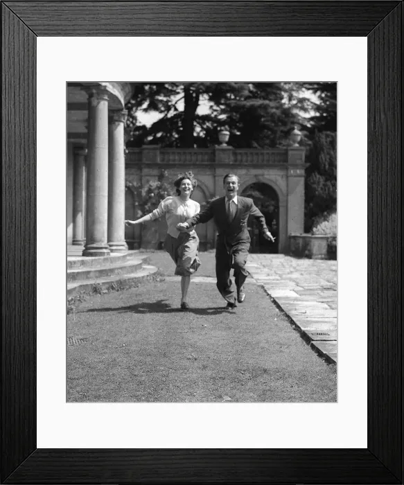 Framed Print : Ava Gardner and Nigel Patrick at Pinewood Studios where they have been working in Framed Print : Ava Gardner and Nigel Patrick at Pinewood Studios where they have been working in