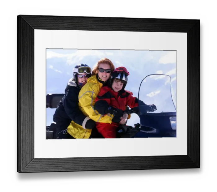 Framed Print : DUCHESS OF YORK Sarah Ferguson February 1999 WITH PRINCESS BEATRICE AND EUGENIE on a ski