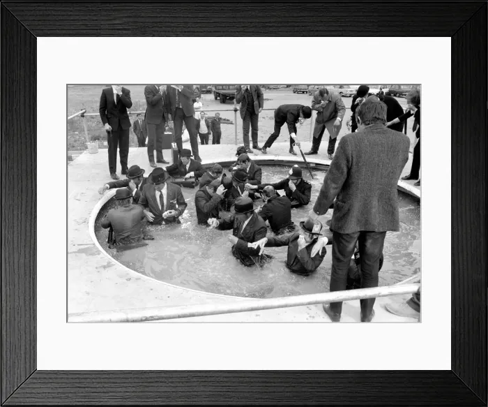 Framed Print : Bowler hatted gents at the Sceptic money pool. June 1969 Z06342-005 Framed Print : Bowler hatted gents at the Sceptic money pool. June 1969 Z06342-005