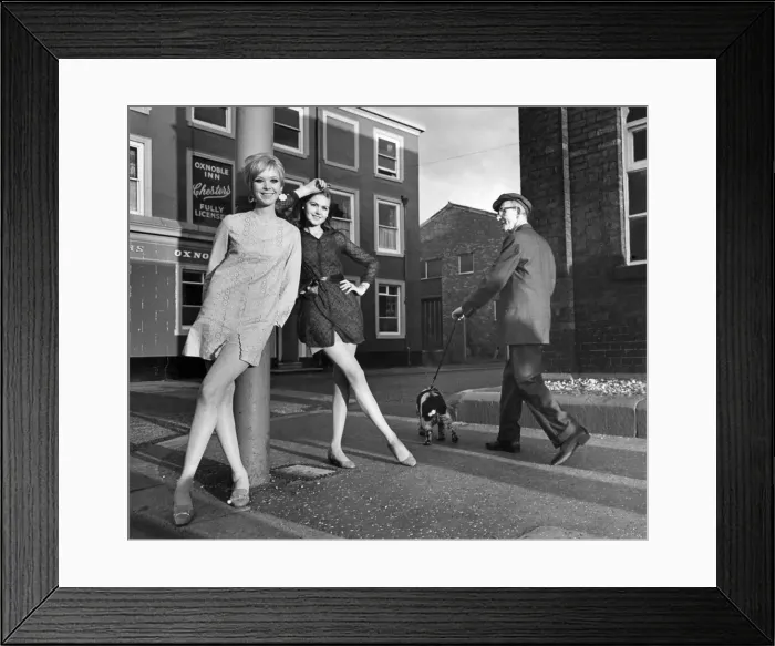 Framed Print : Two Manchester models who are off to Tunisia on a modelling assignment Debbie Moore Framed Print : Two Manchester models who are off to Tunisia on a modelling assignment Debbie Moore