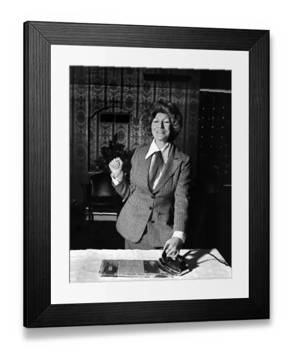 Framed Print : Singer: Faith Brown. February 1975 75-00738-001 Framed Print : Singer: Faith Brown. February 1975 75-00738-001