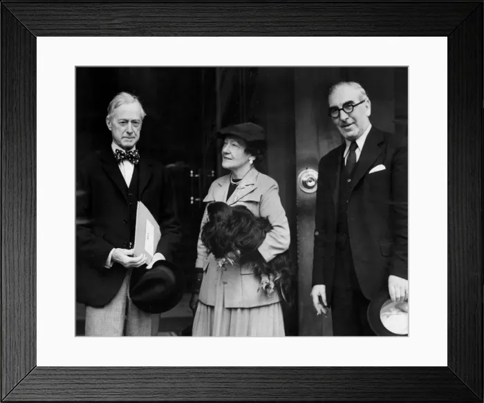 Framed Print : Sir Alfred Munnings outside the Manchester Luncheon Club after giving a talk