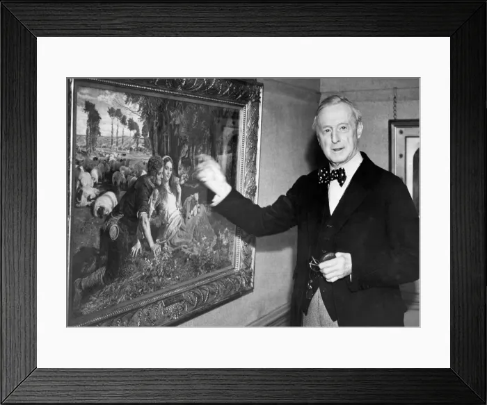 Framed Print : Sir Alfred Munnings, world famous painter looking at the painting