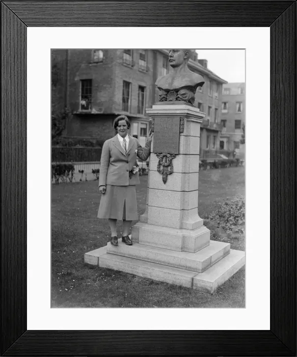 Framed Print : Miss Gertrude Ederle, American swimming champion, by the statue of Captain Webb Framed Print : Miss Gertrude Ederle, American swimming champion, by the statue of Captain Webb
