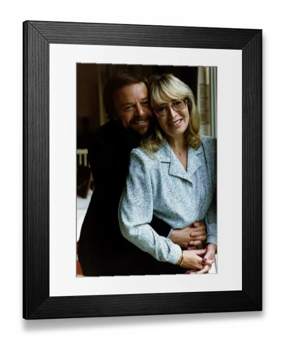 Framed Print : Cynthia Lennon, first wife of John Lennon with husband Jim Christie