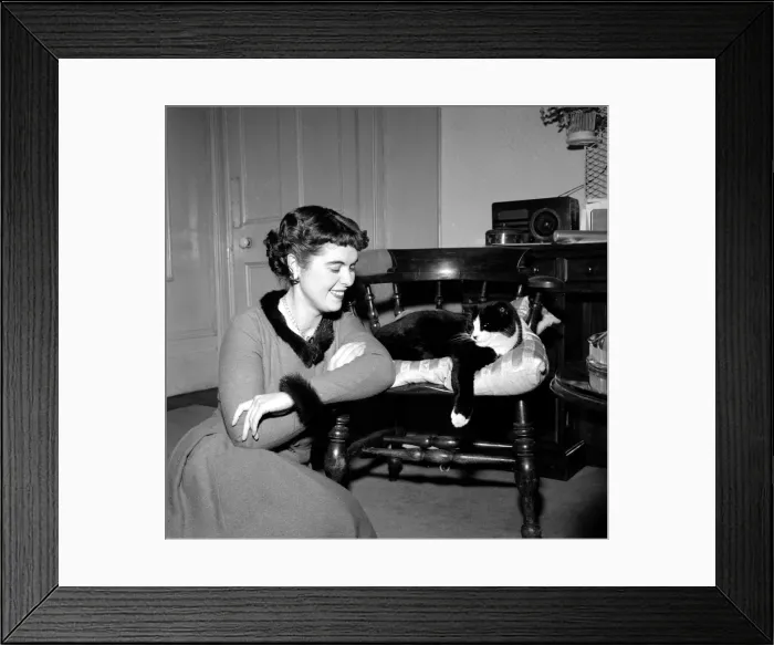 Framed Print : Lynne Reid-Banks, playwright and childrens author. 3rd January 1956. H138-1 Framed Print : Lynne Reid-Banks, playwright and childrens author. 3rd January 1956. H138-1