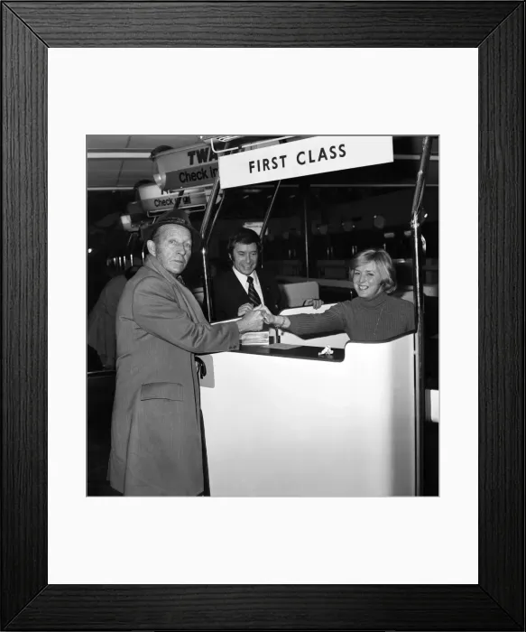 Framed Print : L. A. P. Singer. Bing Crosby. March 1975 75-01190 Framed Print : L. A. P. Singer. Bing Crosby. March 1975 75-01190