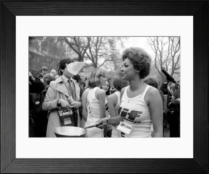 Framed Print : Humour / Unusual / Sport. Charity Pancake Race. Lincolns Inn Fields Framed Print : Humour / Unusual / Sport. Charity Pancake Race. Lincolns Inn Fields