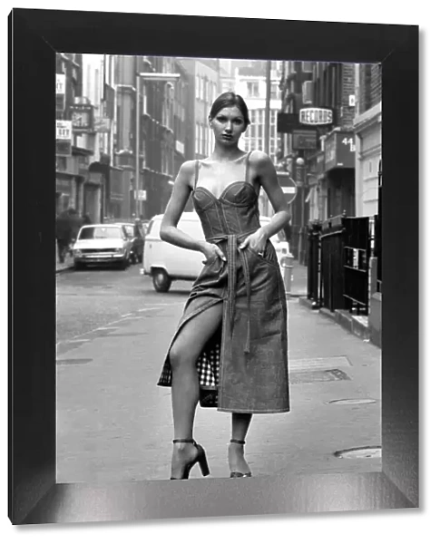 Summer fashions in London. Jean Varon, collection. February 1975 75-00789-001