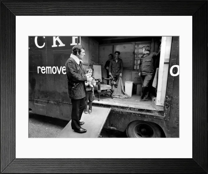 Framed Print : Golfer Tony Jacklin. Moving house. February 1975 75-01017 Framed Print : Golfer Tony Jacklin. Moving house. February 1975 75-01017