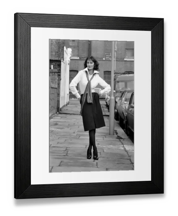Framed Print : Fashion: Model Kate Howard and daughter Lucy. February 1975 75-00972-004