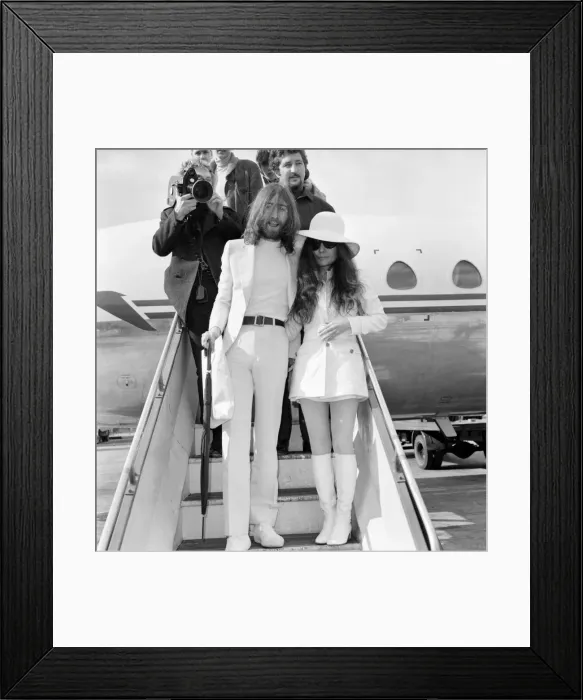 Framed Print : John Lennon and his wife Yoko Ono are having a weeks love-in their room at the Hilton Framed Print : John Lennon and his wife Yoko Ono are having a weeks love-in their room at the Hilton