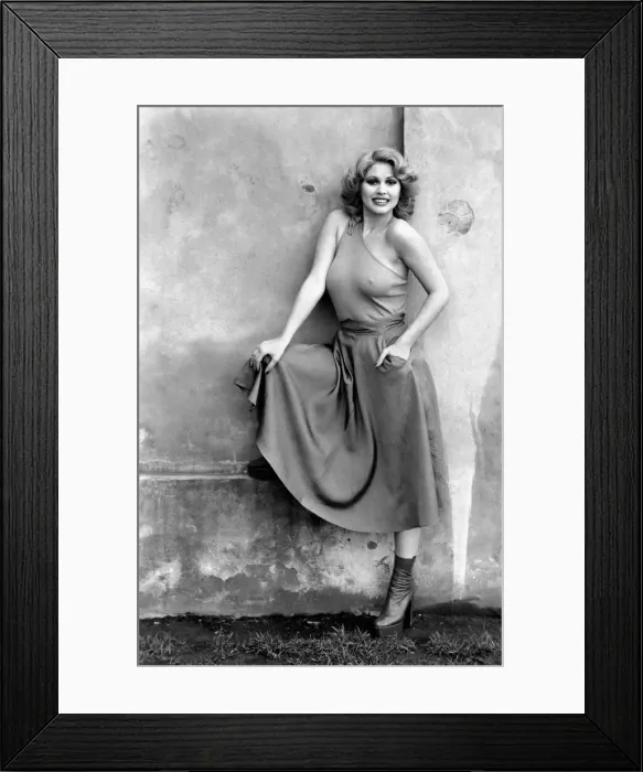 Framed Print : Glamour: Penina Golan. February 1975 75-01030-002
