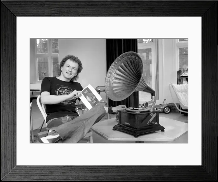 Framed Print : Singer / Songwriter / Musician: Mike Batt. February 1975 75-01143-002 Framed Print : Singer / Songwriter / Musician: Mike Batt. February 1975 75-01143-002