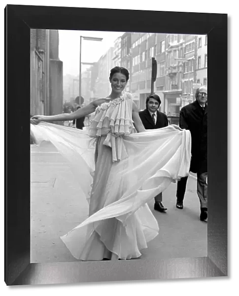 Summer fashions in London. Jean Varon, collection. February 1975 75-00789-005