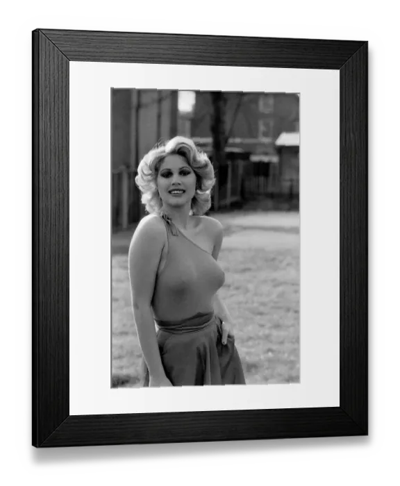 Framed Print : Glamour: Penina Golan. February 1975 75-01030-008