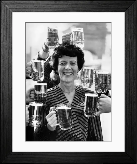 Framed Print : Barmaid Gwen Parris from nine pints to no pints, and a ten stonedieting triumph Framed Print : Barmaid Gwen Parris from nine pints to no pints, and a ten stonedieting triumph