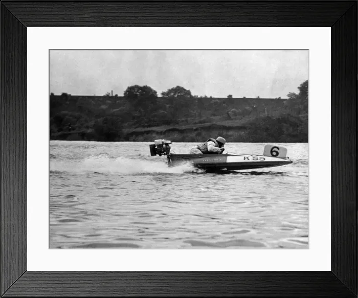 Framed Print : Lancs. Hydroplane Racing Club. National Meeting at Carr Mill Lake, St. Helens. B. W