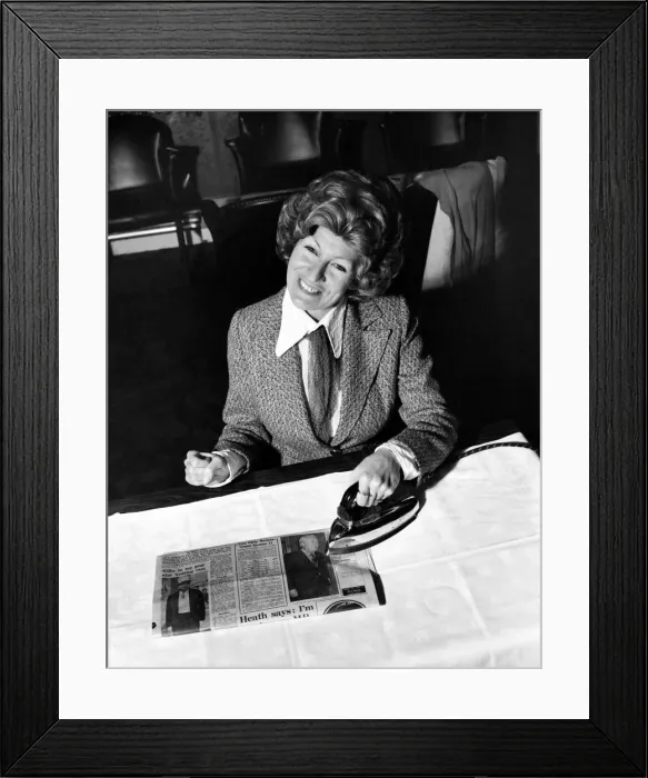 Framed Print : Singer: Faith Brown. February 1975 75-00738-009 Framed Print : Singer: Faith Brown. February 1975 75-00738-009