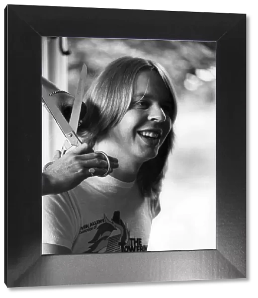 Composer Rick Wakeman having his hair cut. August 1974 P007277