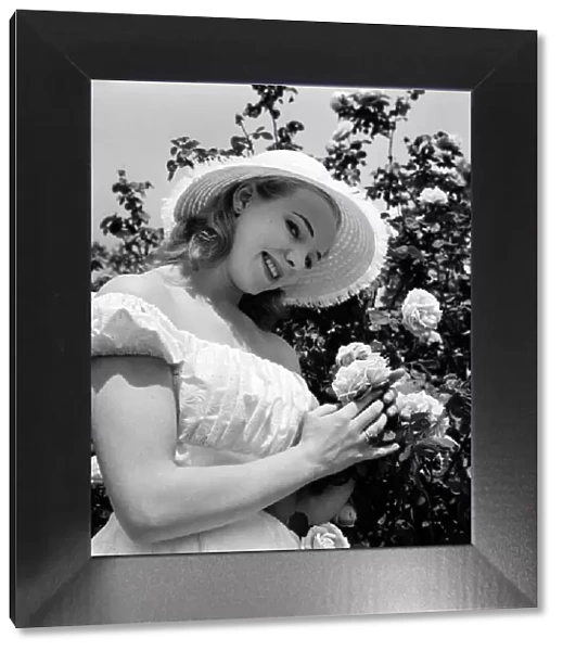 Glamour girl Val Hollman. January 1960 M4307-020