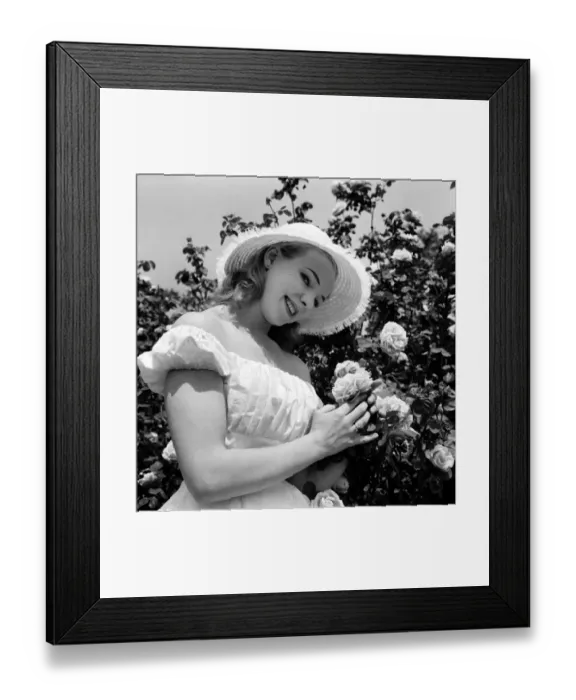 Framed Print : Glamour girl Val Hollman. January 1960 M4307-020