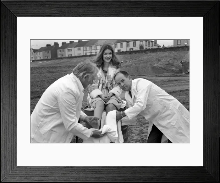 Framed Print : Glamour  /  Unusual  /  Humour: New detergent for removal of oil publicity stunt. Miss U. K