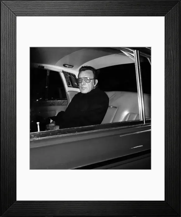 Framed Print : Richard Burton at Dorchester Hotel. February 1975 75-00873-004 Framed Print : Richard Burton at Dorchester Hotel. February 1975 75-00873-004