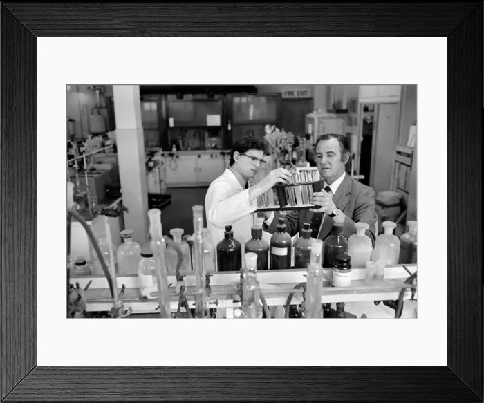 Framed Print : Laboratory / Testing / Work Science: Water Tests: Paul Cooper, Christopher Whatley Framed Print : Laboratory / Testing / Work Science: Water Tests: Paul Cooper, Christopher Whatley