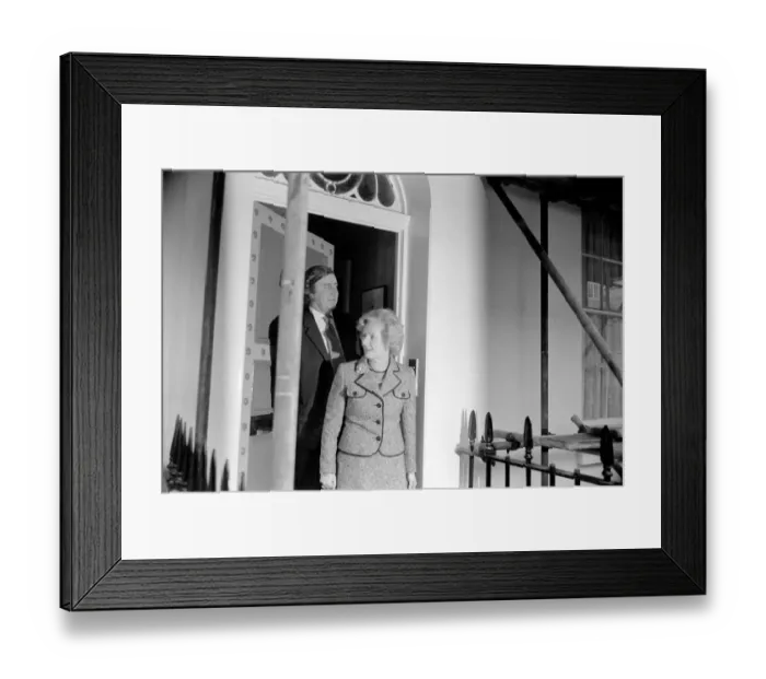 Framed Print : Mrs. Thatcher visits Mr. Heath. February 1975 75-00831-002
