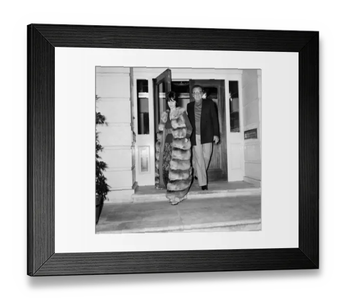 Framed Print : Richard Burton at Dorchester Hotel. February 1975 75-00873-001 Framed Print : Richard Burton at Dorchester Hotel. February 1975 75-00873-001
